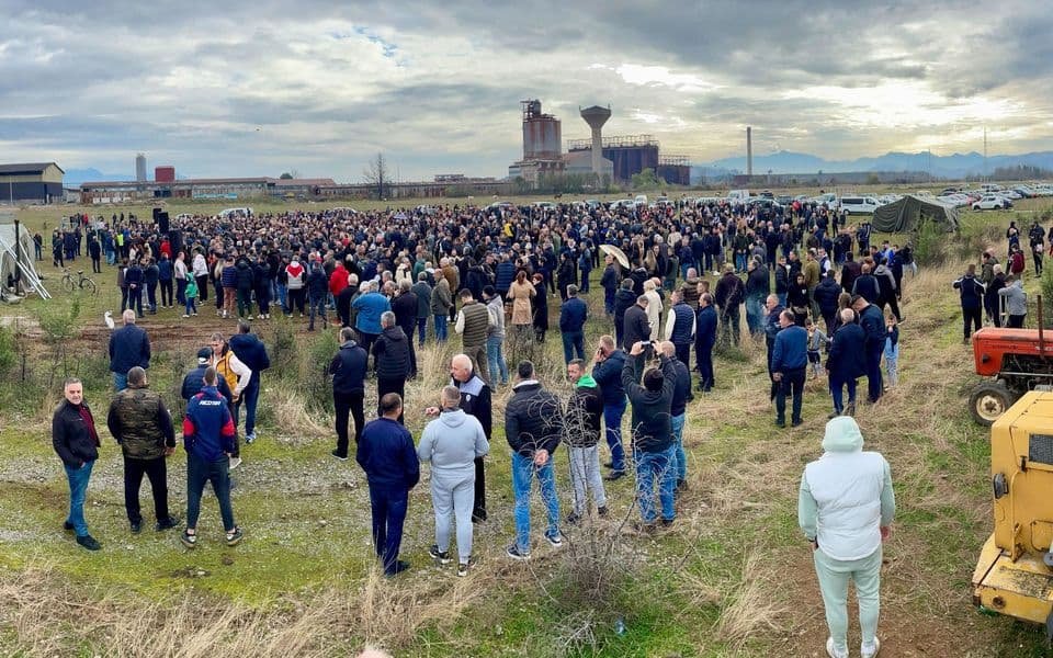 Sa protesta u Botunu poručeno: Nije kasno za kompromis, do tada se ne pomjeramo ni pedalj, 14. decembra svi ćemo reći NE kolektoru