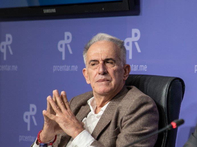 Nervozni Mickej