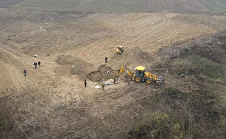 Ekshumirani ostaci iz masovne grobnice kod Vukovara: Ministarstvo branitelja - Srbija ne sarađuje