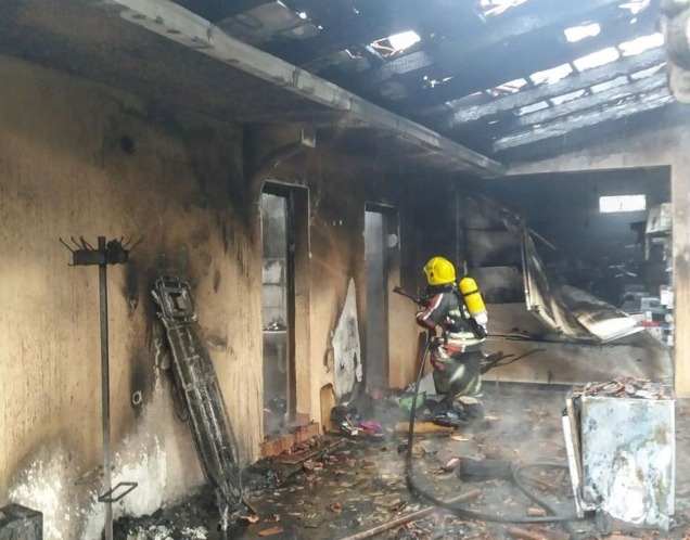 Požar na stambenom objektu gasilo devet podgoričkih vatrogasaca