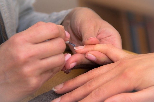 Od 1. septembra zabrana gel lakova za nokte sa TPO i u Crnoj Gori, prijete kazne do 25.000 eura