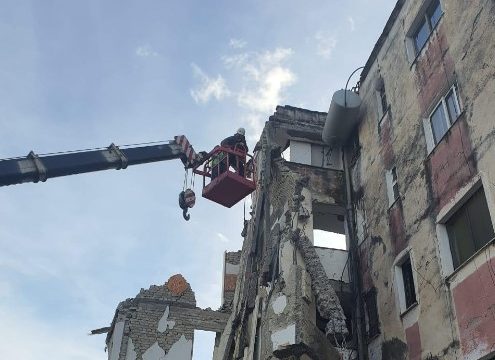 Albanija: Palata rizikuje da padne, zarobljene osobe i dalje pod ruševinama