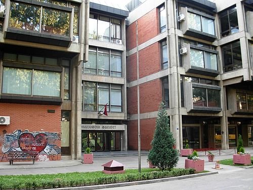 Studenti Filozofskog u Novom Sadu pozivaju u pomoć: Dekan je uletio na fakultet, zamijenio bravu i prijeti