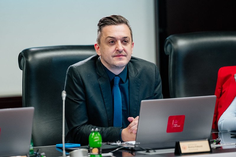 Ministarstvo finansija se oglasilo o diplomi Vukovića: U trenutku diplomiranja ministra fakultet nije imao zakonsku obavezu da posjeduje završenu akreditaciju