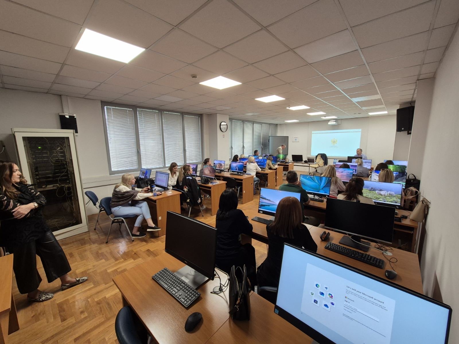 Počela obuka zaposlenih u osnovnim školama za korišćenje sistema centralizovanog obračuna zarada