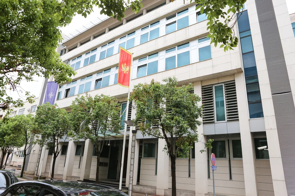 Vlada namjerava da kupi akcije Montenegroberze u vlasništvu Atlas banke
