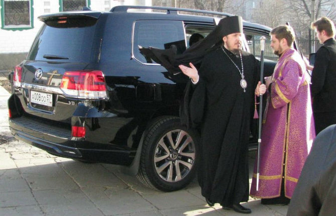 Pravoslavni vladika: Prihvatio sam luksuzni auto, jer bi i Isus to učinio