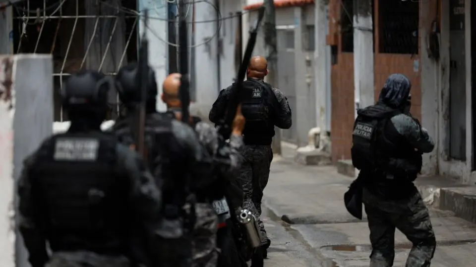 Leševi duž ulice u Riju, broj mrtvih u policijskim racijama porastao na 132