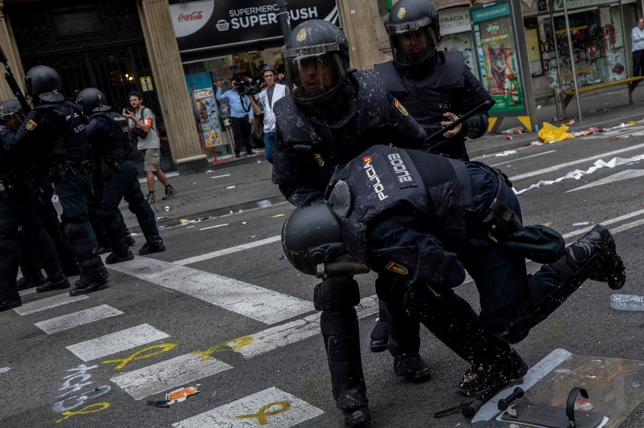 Na protestima u Kataloniji 128 privedenih, 270 policajaca povrijeđeno