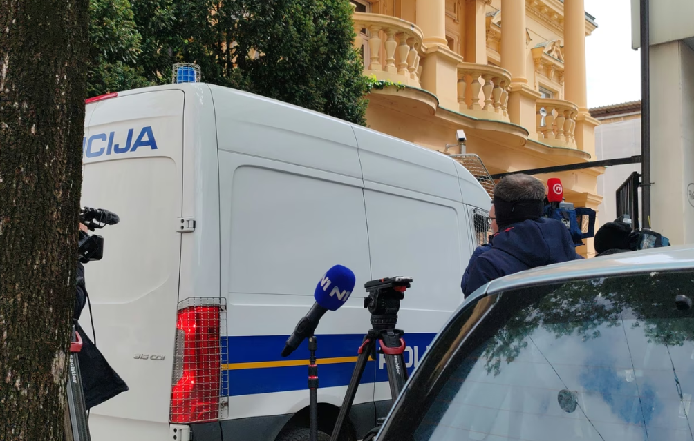 Tokom policijskog ispitivanja žvakao drogu, nije htio da je ispljune, pa umro u bolnici