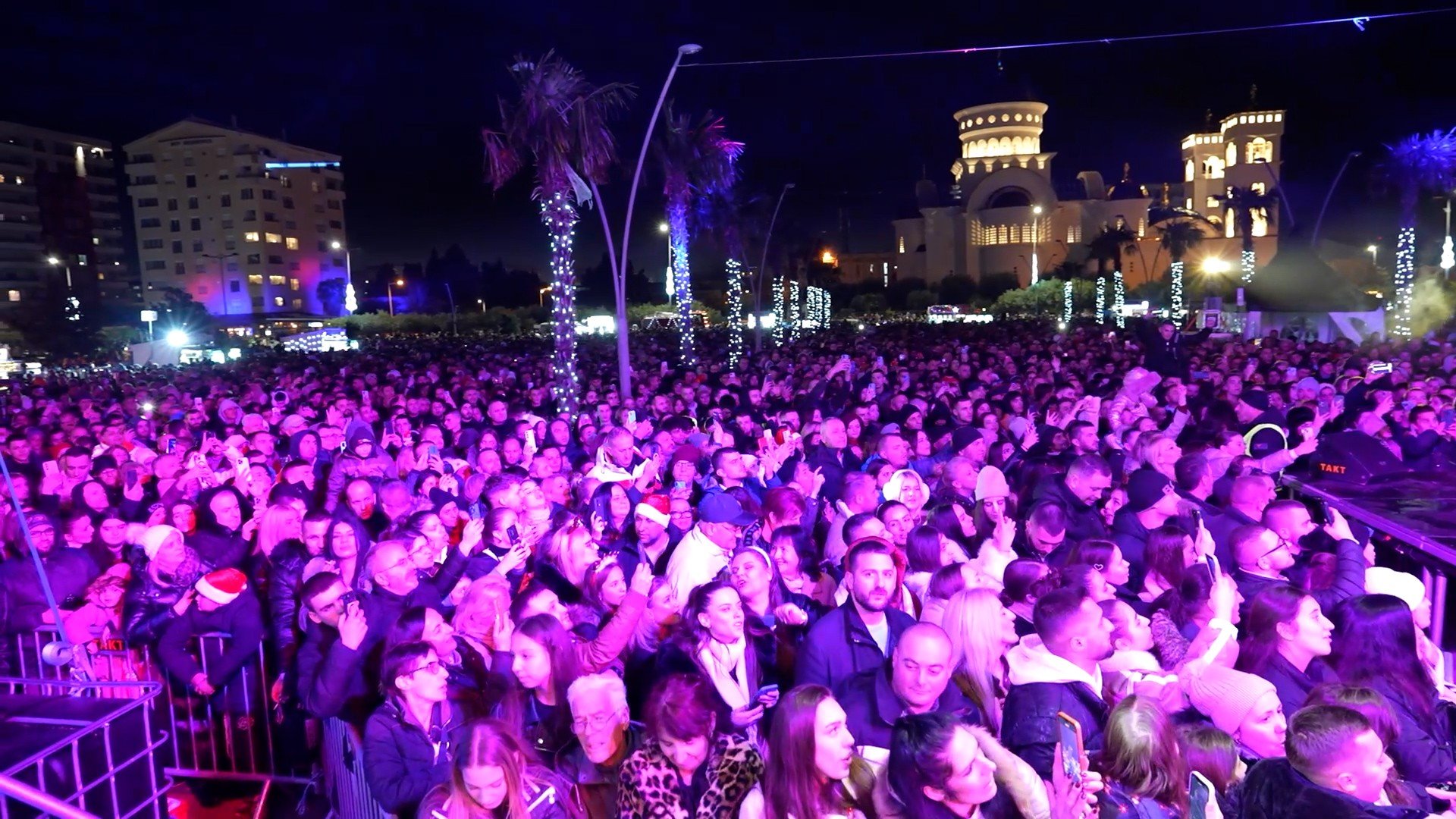 Novu godinu ispred dvorane Topolica dočekalo oko 25.000 ljudi; Raičević: Bar postao grad dobrog provoda