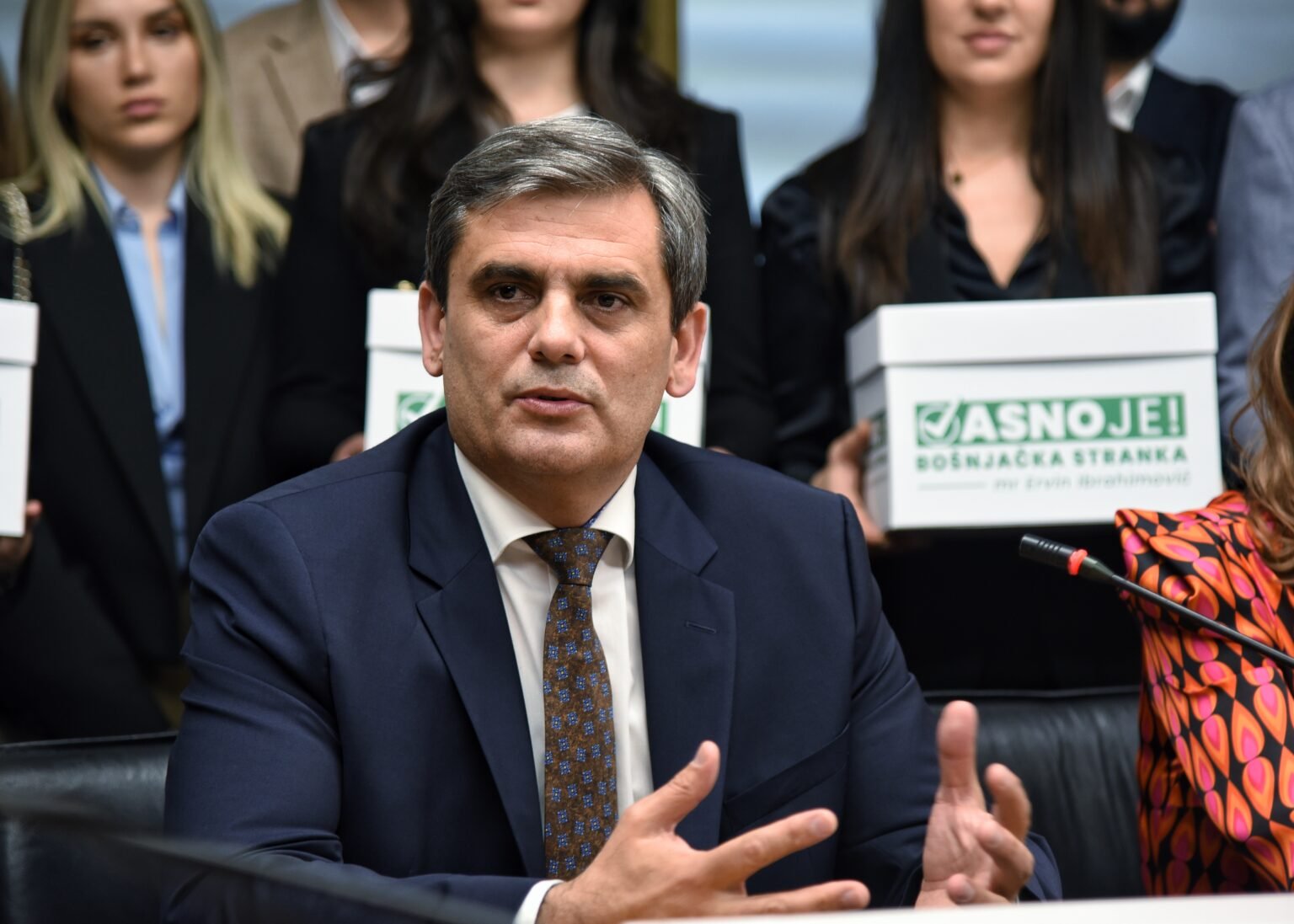 Ibrahimović osudio ponašanje hrvatskih navijača: Pokliči neprihvatljivi za naša društva u bilo kojim okolnostima