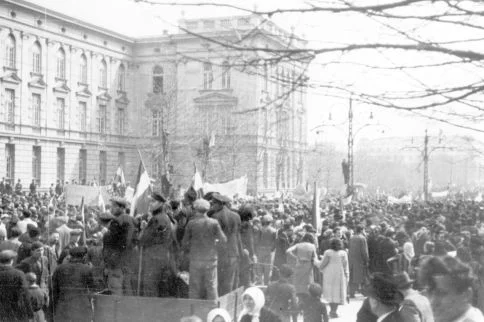 PJEŠČANI SAT: 27. mart - dan kad je Jugoslavija pronašla svoju dušu