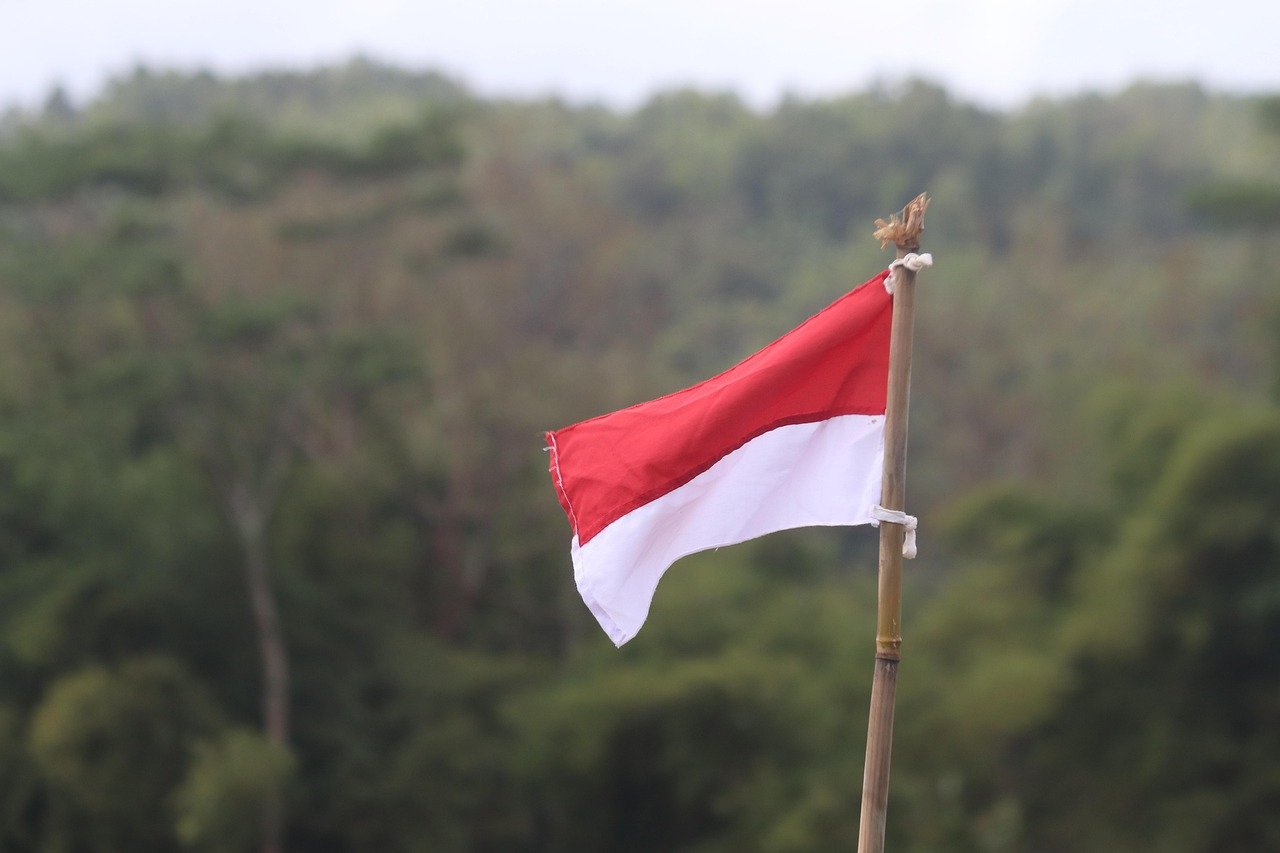 Tri osobe poginule nakon što su su indonežanski demonstranti zapalili zgradu regionalnog parlamenta