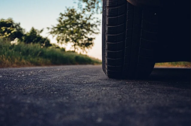 Putevi suvi, dobra vidljivost, radovi na više dionica