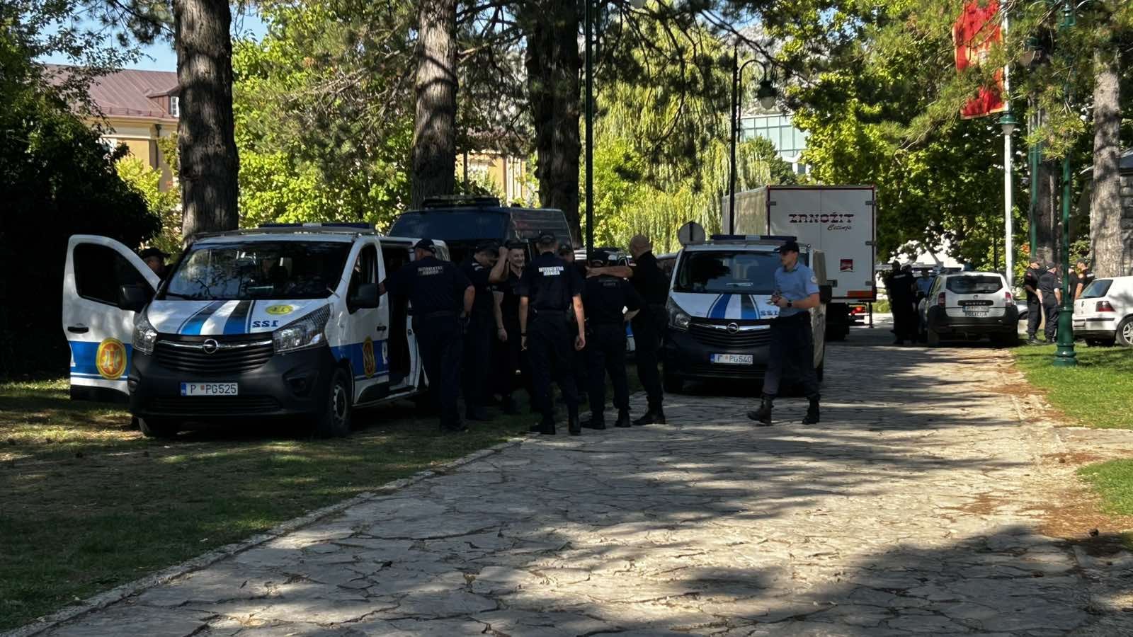 Pojačane policijske snage kod Cetinjskog manastira uoči skupa povodom godišnjice belvederskih dešavanja
