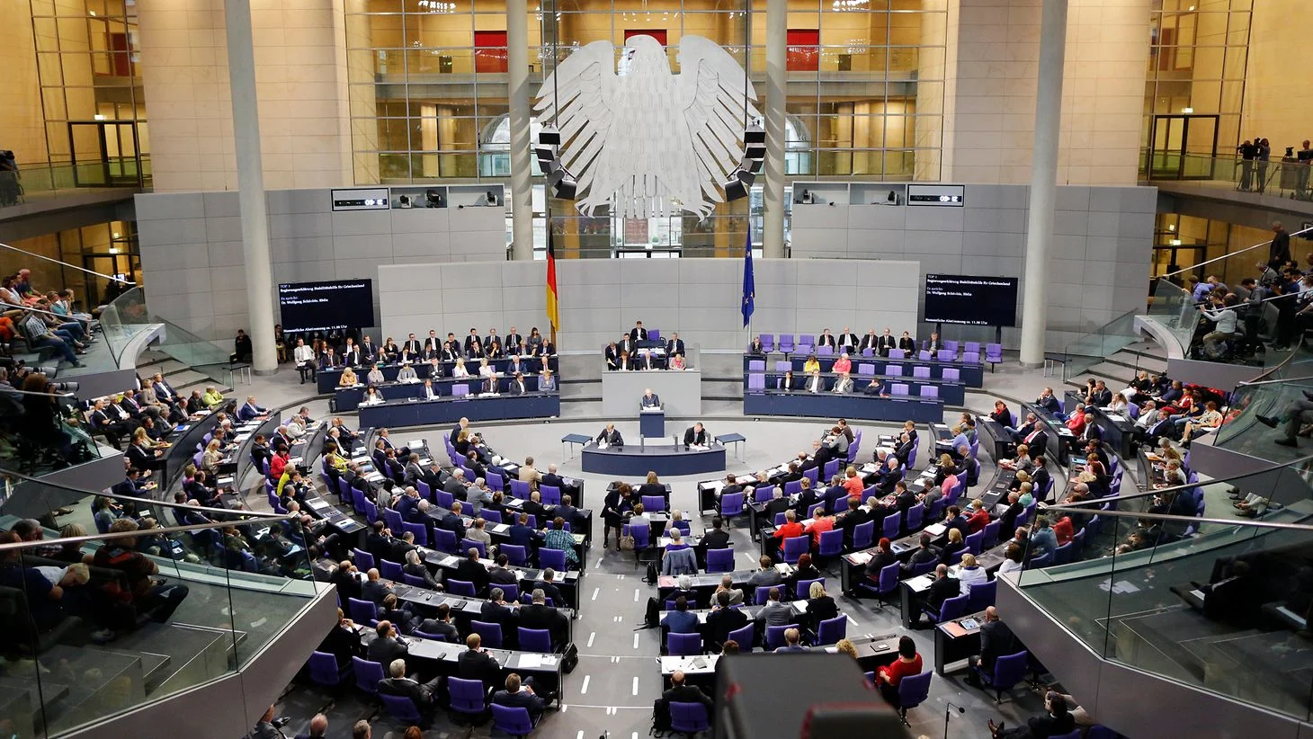 Čarls III u Bundestagu pohvalio njemački angažman u Ukrajini