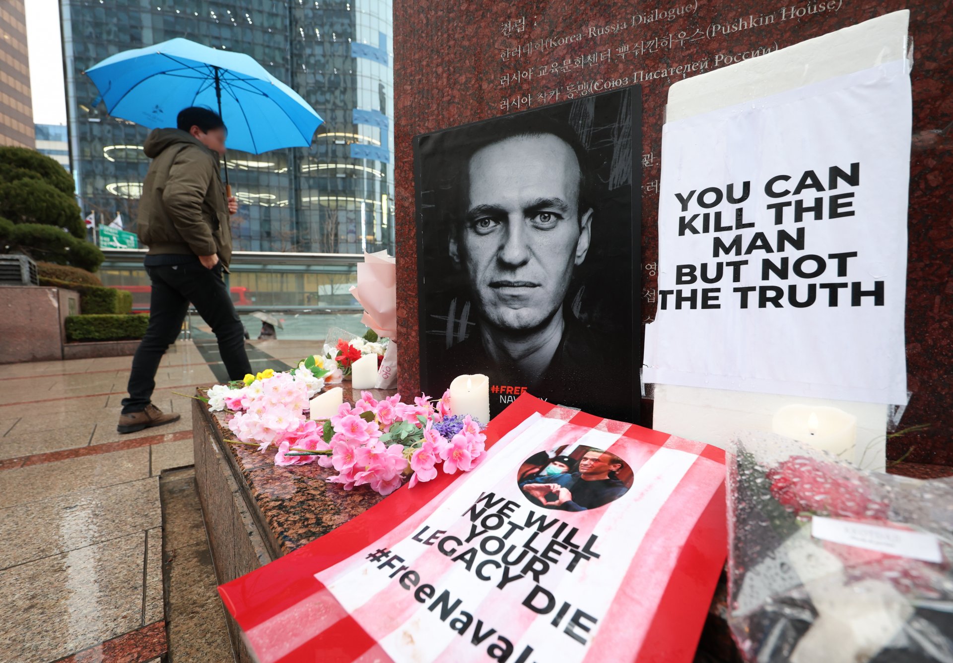Ruski aktivista: Modrice na tijelu Navaljnog ukazuju da je možda ubijen KGB metodom