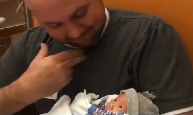 Snimak oca koji s bebom komunicira na znakovnom jeziku raznježio javnost
