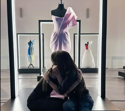 "Dior" napravio dvije haljine po crtežima ubijene djevojčice Angeline Aćimović