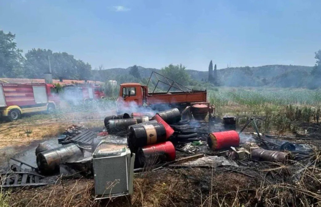 Gorjelo u Baru, požar pratile eksplozije