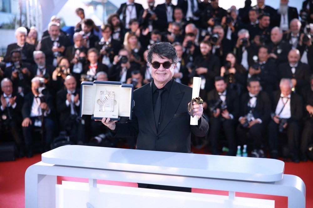 Pohvale i prezir dok se Jafar Panahi vraća u Iran sa Zlatnom palmom iz Kana