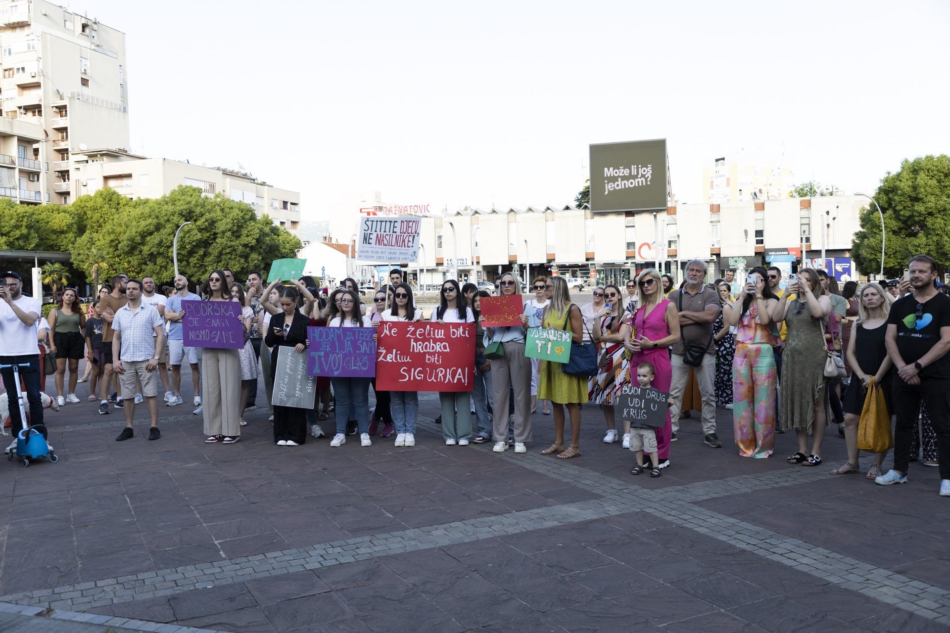 Na Trgu nezavisnosti u Podgorici održan protest protiv nasilja