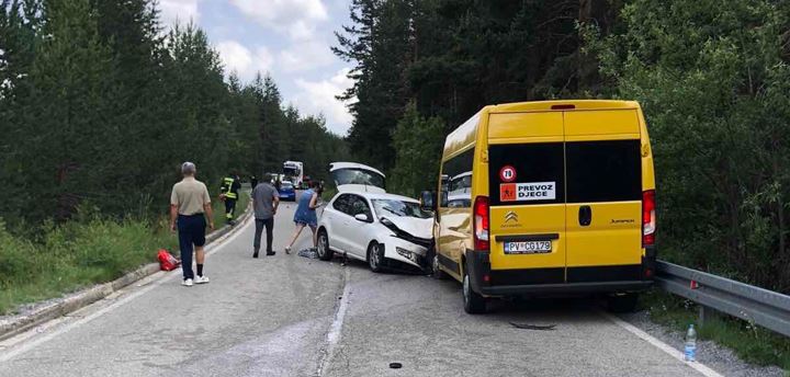 Šest osoba, među njima i djeca, povrijeđeni u udesu kod Žabljaka