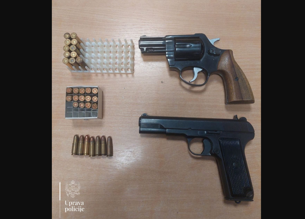 UP: U Nikšiću pretreseni objekti OIL, oduzeti revolver, pištolj i municija u ilegalnom posjedu