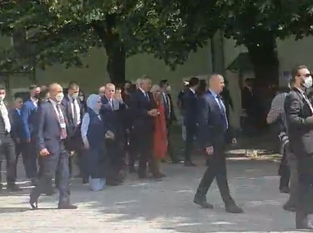 Pogledajte šetnju dvojice predsjednika sa suprugama Cetinjem