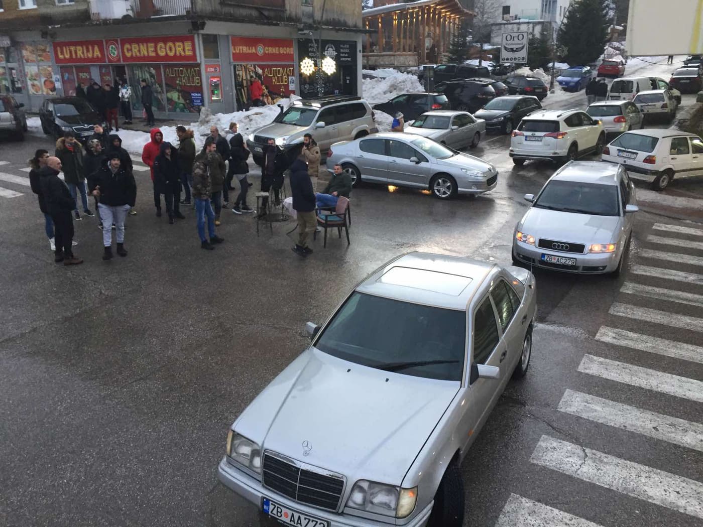 Dio žabljačkih ugostitelja blokirao centar grada: Protestuju zbog novih mjera