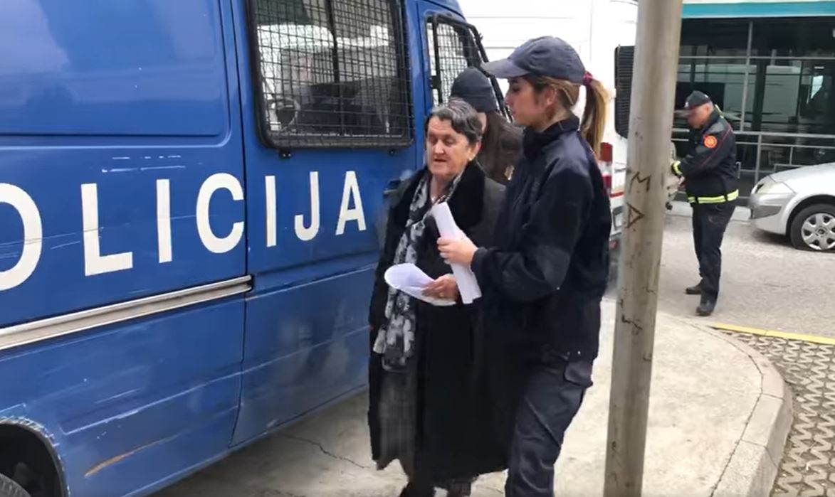 Uhapšeno 16 osoba, pronađeno oružje: Majka Milana Kneževića puštena nakon saslušanja