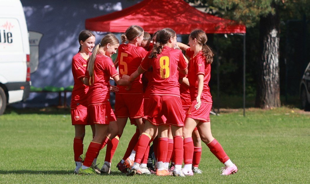 Pionirke na turniru u Srbiji