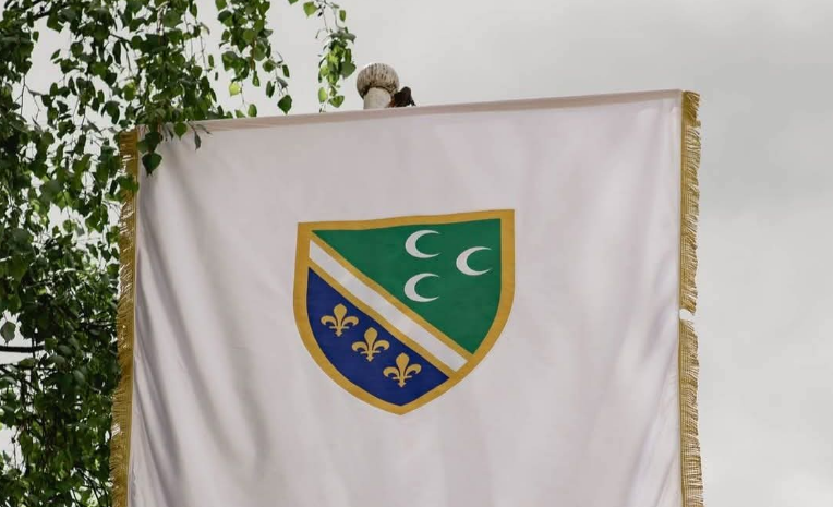 Bošnjačko vijeće osuđuje postupak uklanjanja bošnjačke nacionalne zastave sa košarkaške utakmice u Rožajama