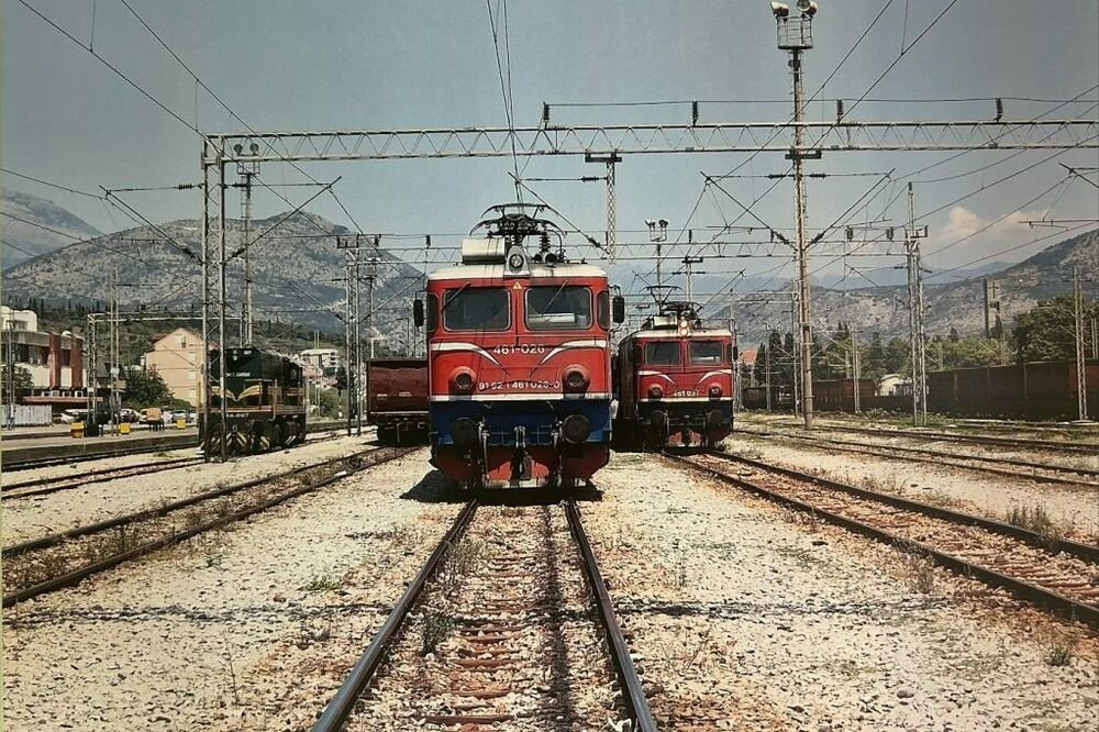Dječak teško povrijeđen usljed penjanja na vagon