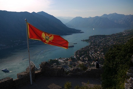 Opet se vijori iznad Kotora: Direkcija vratila zastavu, naručena i rezervna