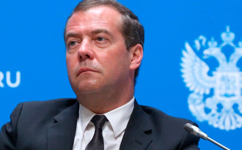 Medvedev u Francuskoj, premijer Filip želi politički dijalog s Rusijom