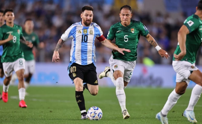 Mesi sa reprezentacijom Argentine na proslavi 50. godišnjice nezavisnosti Angole