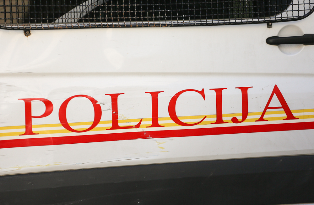 Udarali u vozila iz kolone sa trobojkama: Preršajne prijave zbog incidenta u Igalu