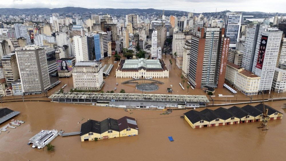 Broj stradalih u poplavama porastao na 75
