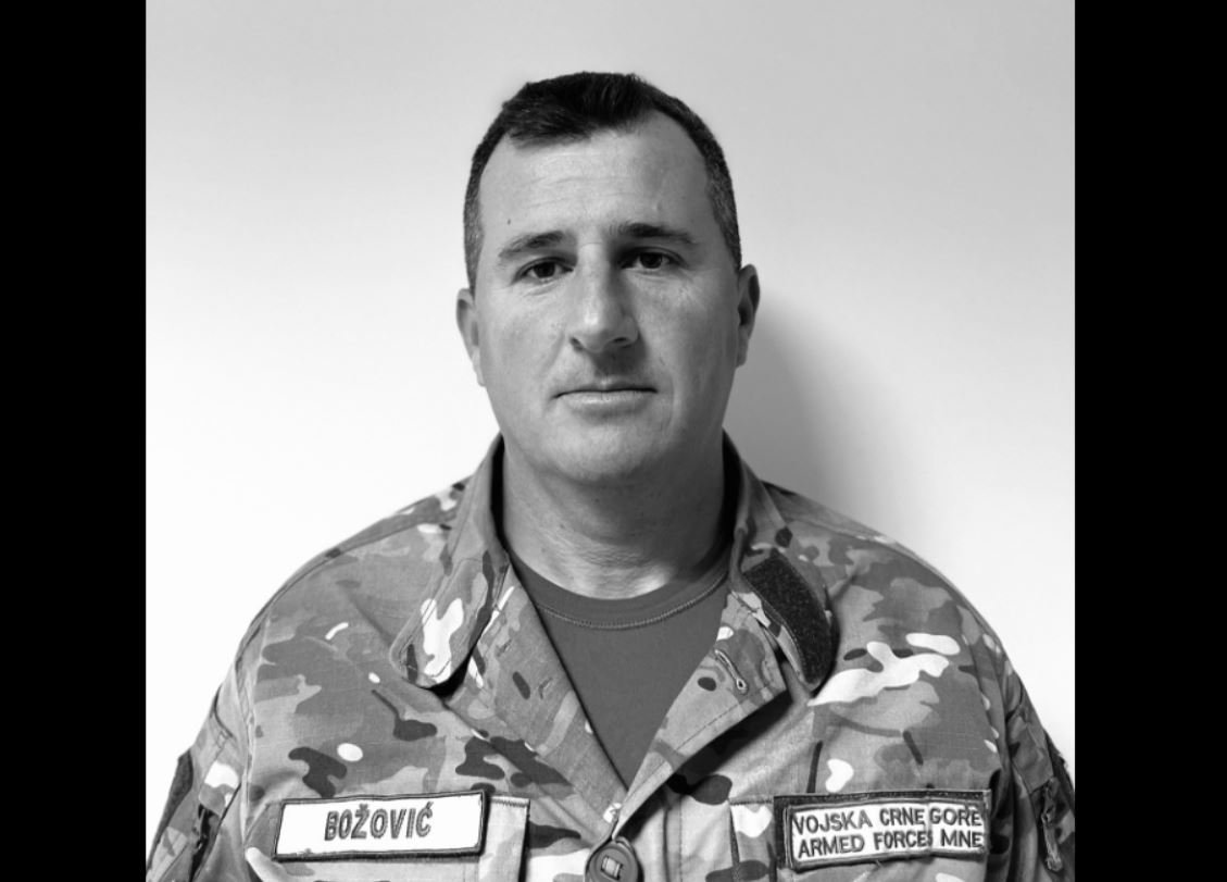 Milatović dodjeljuje posthumno Orden hrabrosti stradalom vojniku Dejanu Božoviću