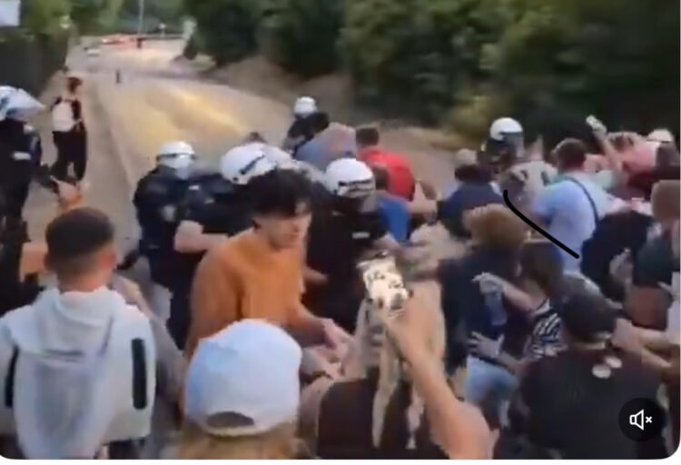Pogledajte kako su Užičani probili kordon policije