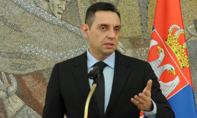 Vulin poziva Crnu Goru da ne šalje oficire na Kosovo
