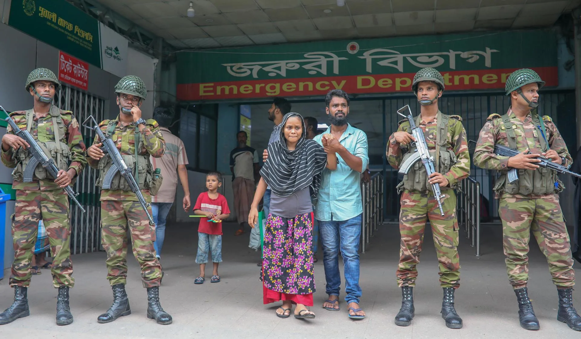 Broj žrtava pada vojnog aviona u Bangladešu porastao na 27, među njima 25 djece