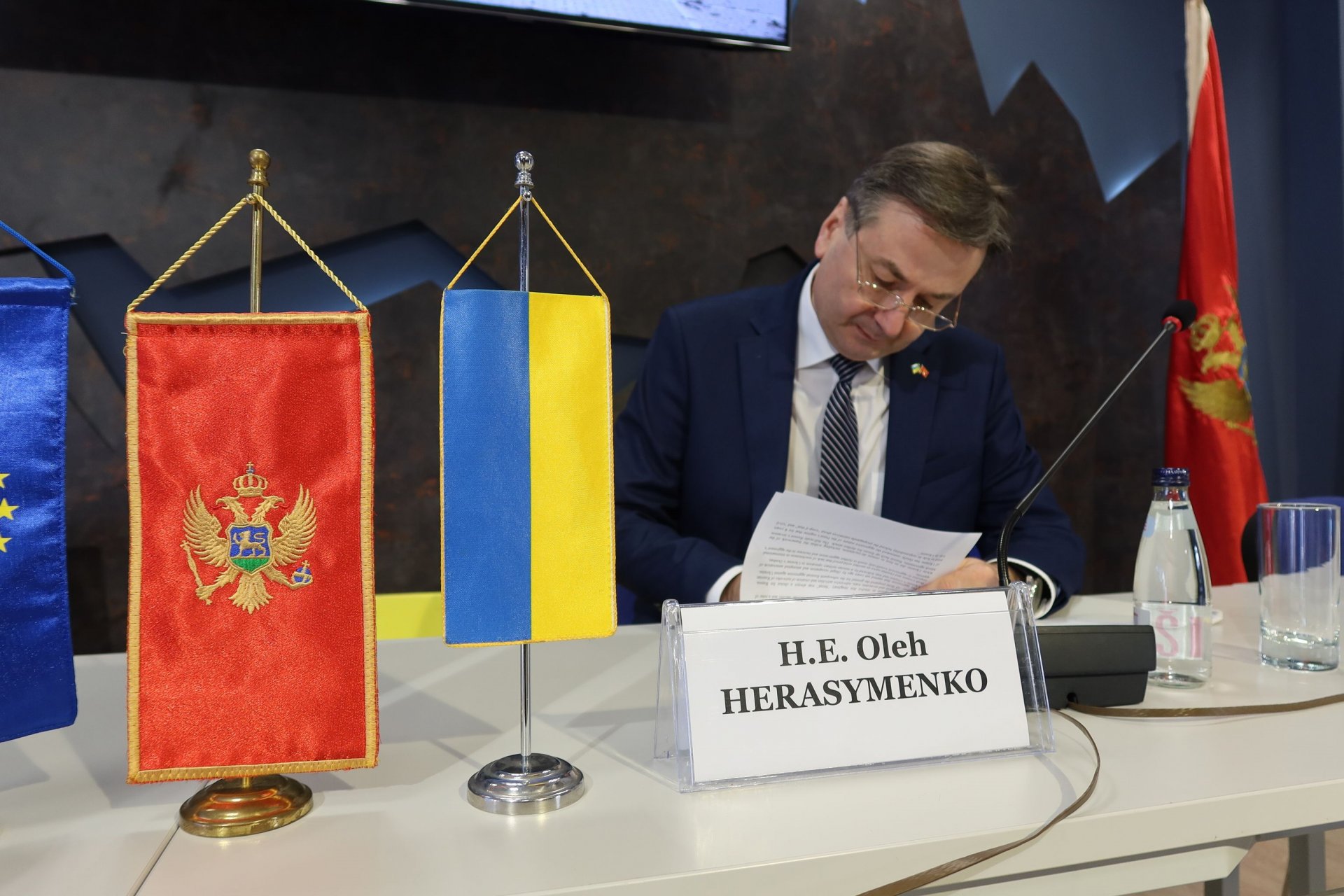 Ukrajina obilježava Dan Ustava, čestitalo crnogorsko Ministarstvo vanjskih poslova