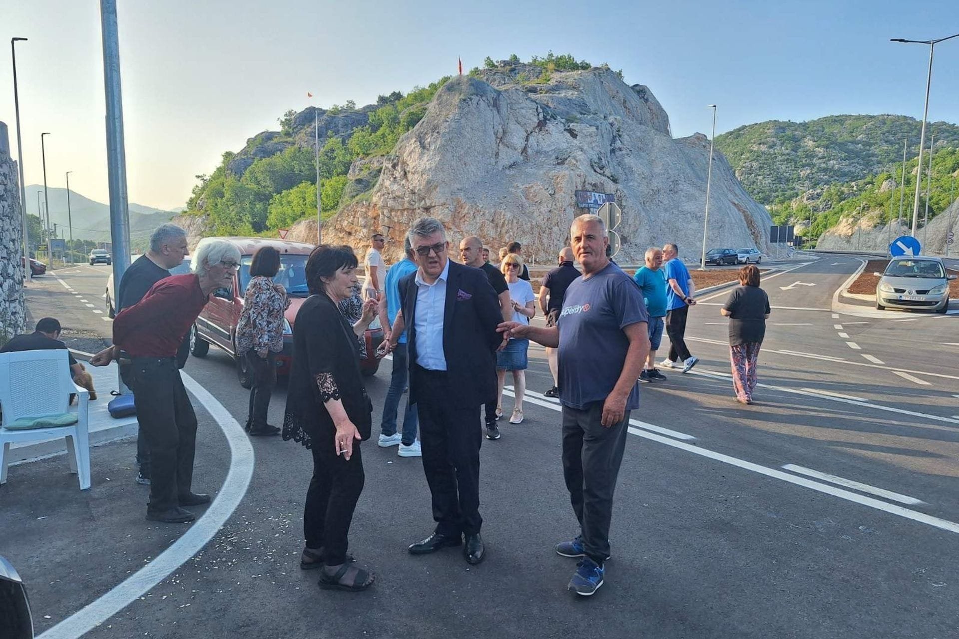 Cetinjani i danas blokirali saobraćaj na Kruševom ždrijelu, podržao ih hrvatski ambasador Grubišić