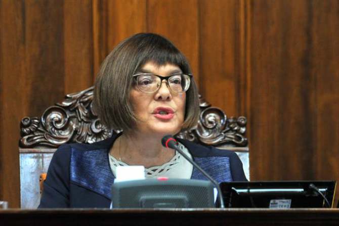 VIKANJE, PONIŽAVANJE, PLAKANJE: Maja Gojković gubi kontrolu nad parlamentom, a broj "žrtava" svakodnevno raste