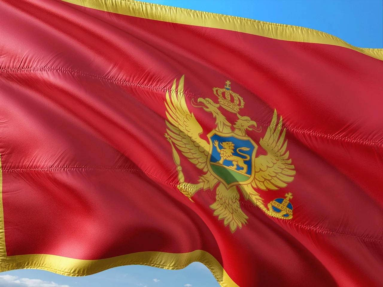 Za manjine je državna zastava simbol slobode, pod trobojkom se dešavalo zlo 90ih
