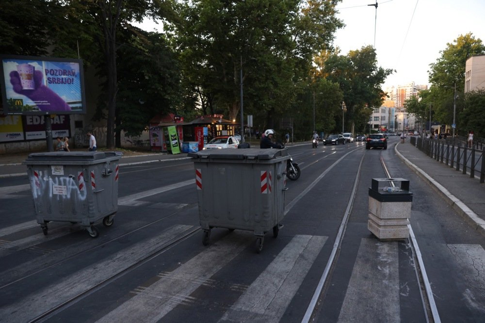 UŽIVO Srbija: Građani prave blokade od ranog jutra, policija ih razbija, incidenti kod Pravnog fakulteta