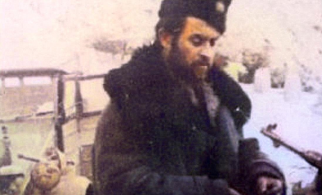 Četnici pljuju vojvodu u rutavoj bundi, a ustaše čuvaju da ga ne ubiju Crnogorci